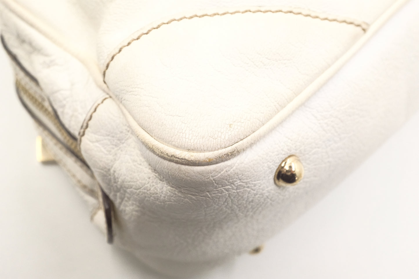 Gucci Shoulder Bag in White Leather