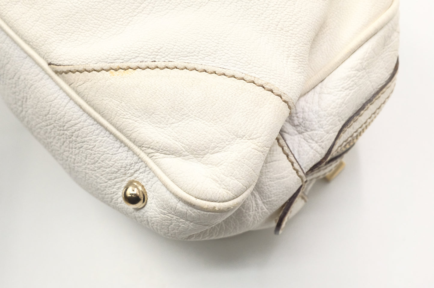 Gucci Shoulder Bag in White Leather