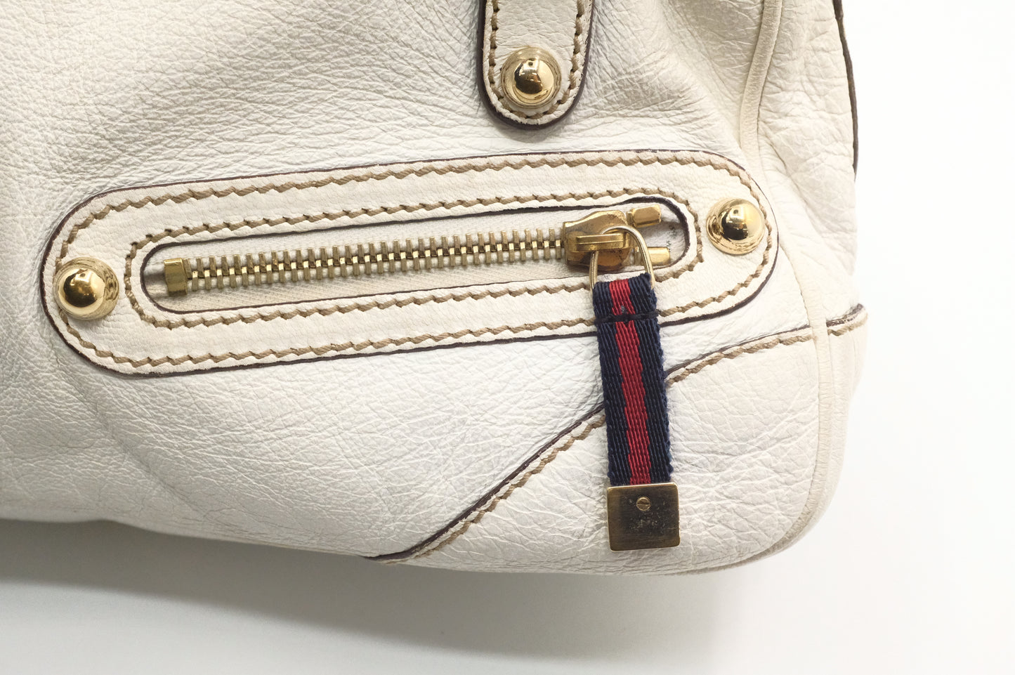 Gucci Shoulder Bag in White Leather