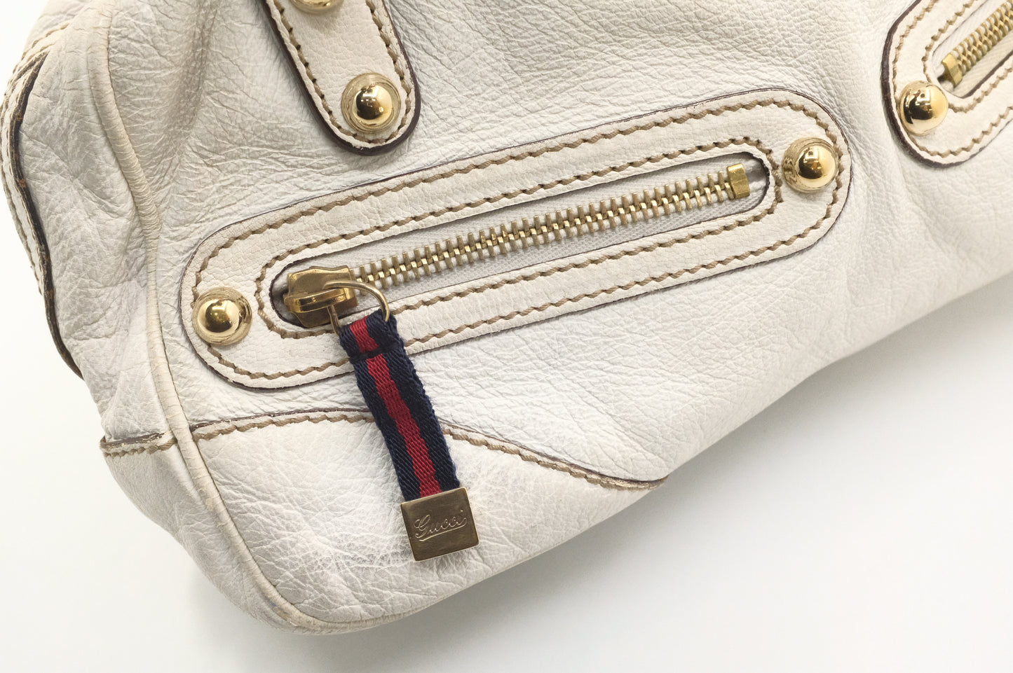 Gucci Shoulder Bag in White Leather