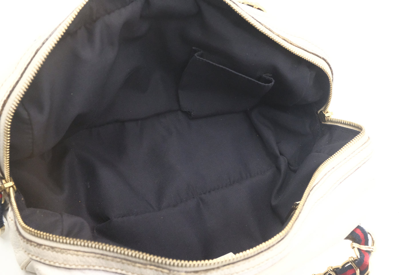 Gucci Shoulder Bag in White Leather