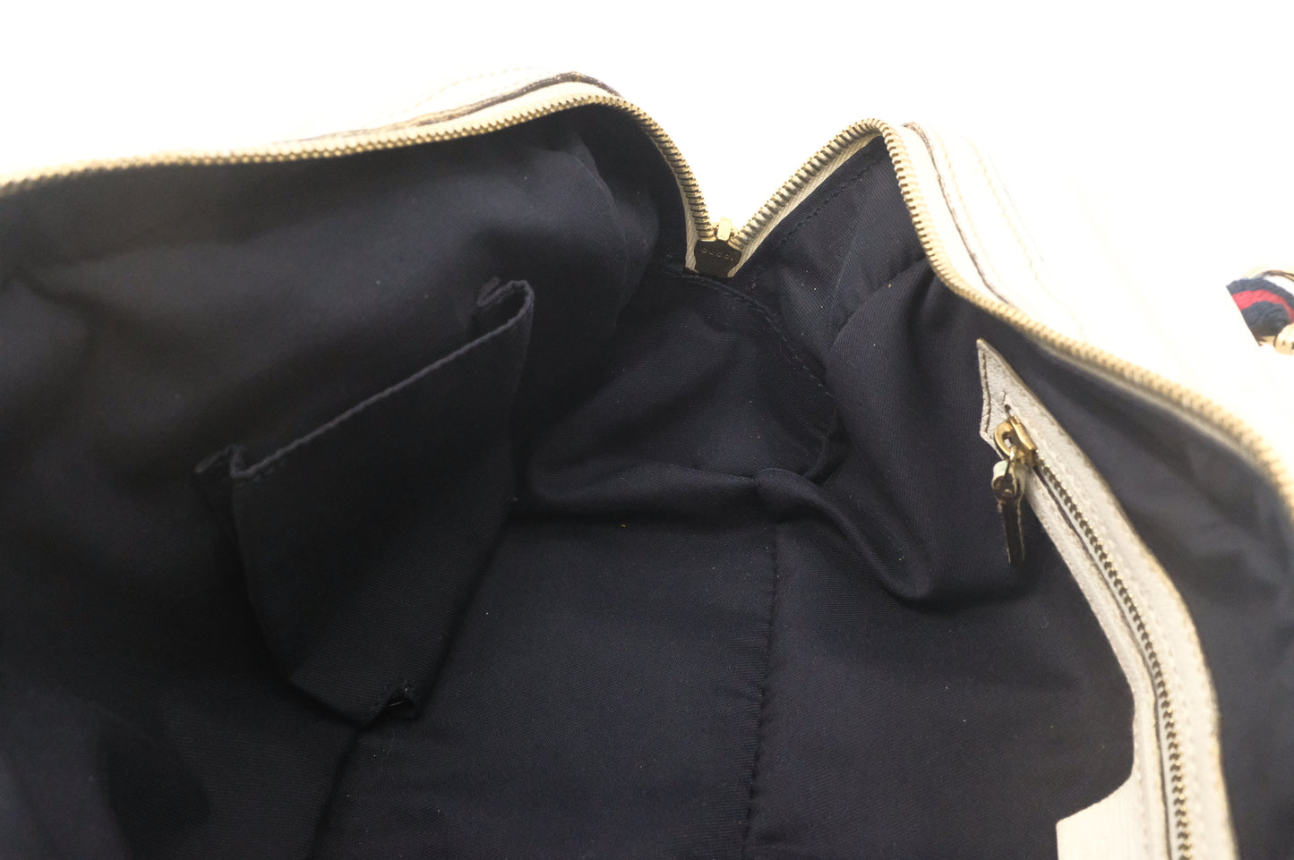 Gucci Shoulder Bag in White Leather