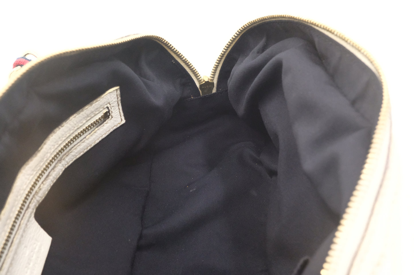 Gucci Shoulder Bag in White Leather