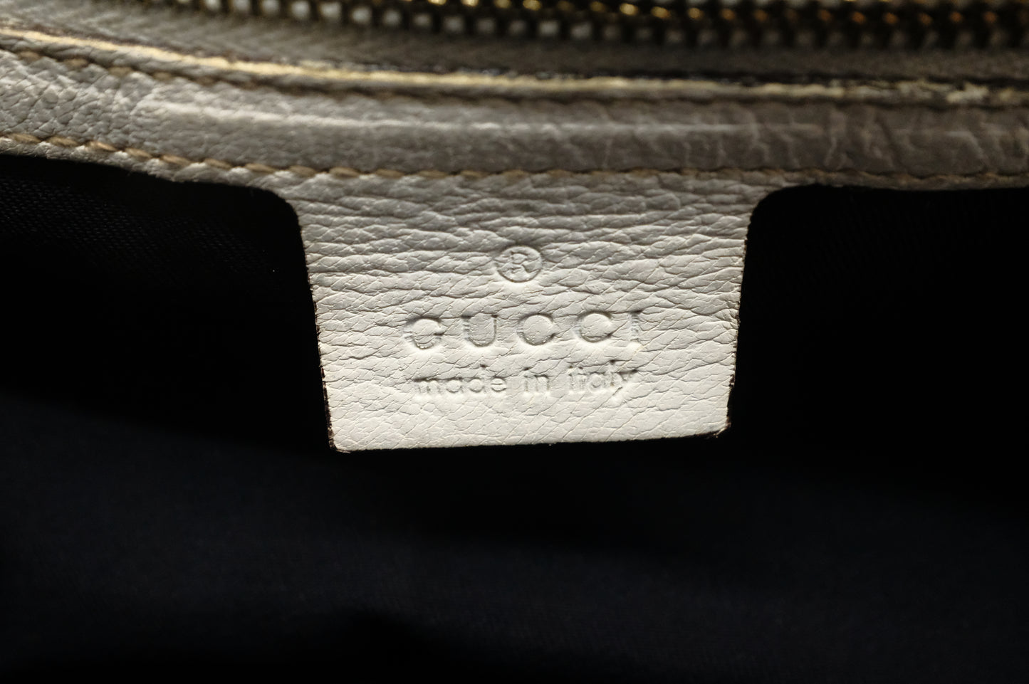 Gucci Shoulder Bag in White Leather
