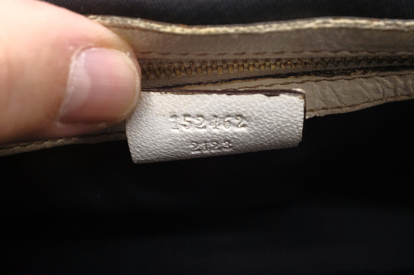 Gucci Shoulder Bag in White Leather
