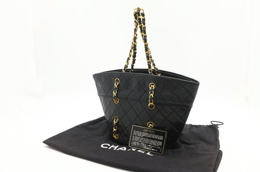 Chanel Handbag in Black Mattelassé Leather