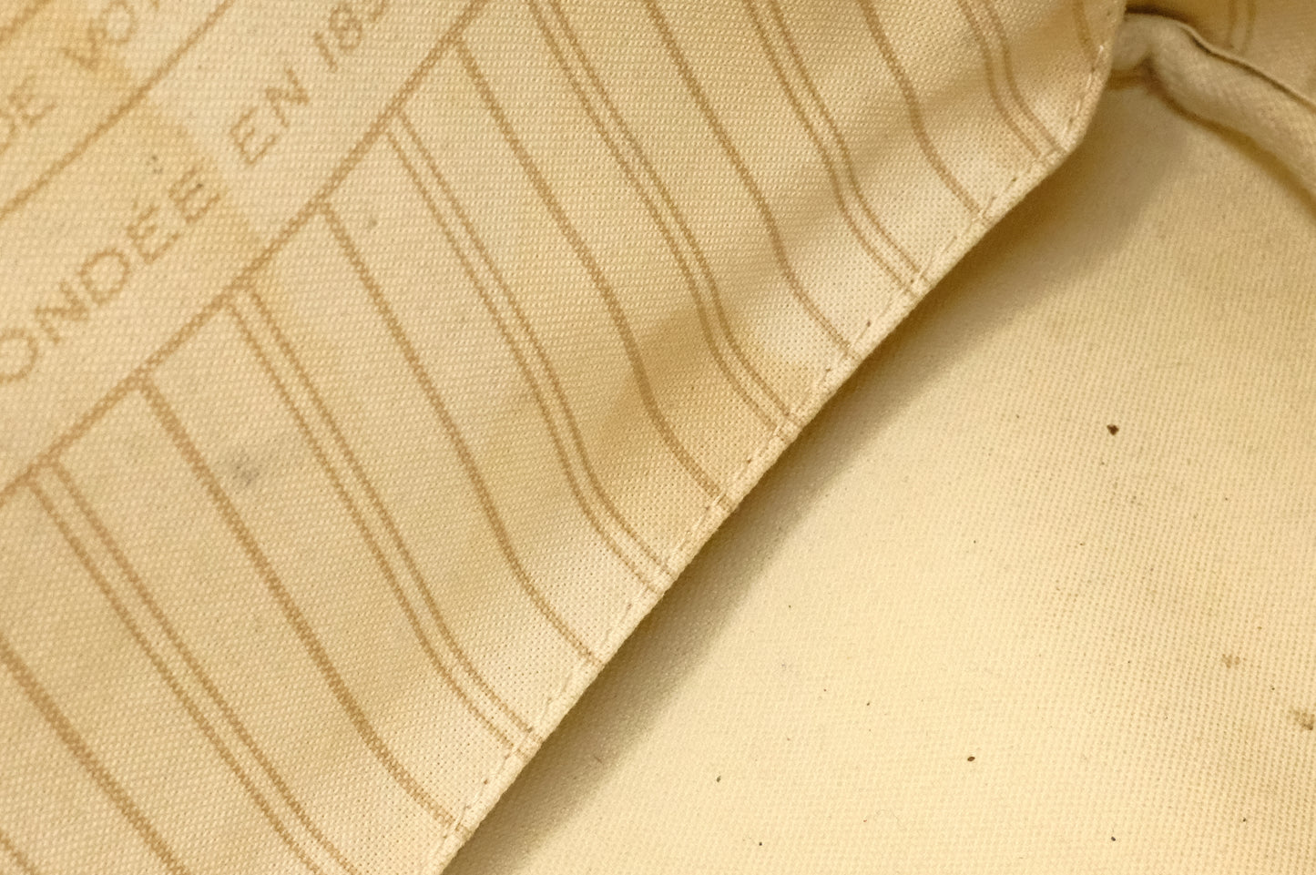 Louis Vuitton Neverfull MM in Damier Azur Canvas