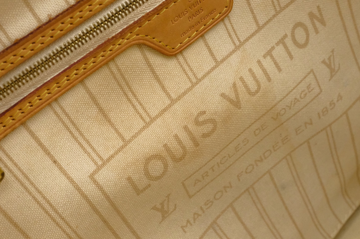 Louis Vuitton Neverfull MM in Damier Azur Canvas