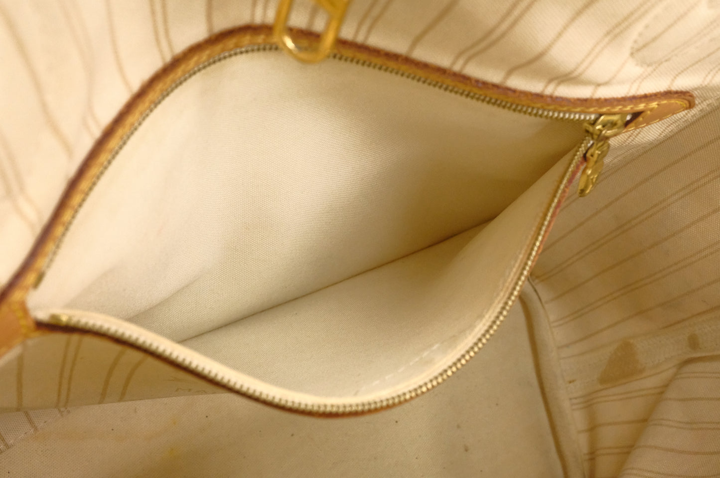 Louis Vuitton Neverfull MM in Damier Azur Canvas