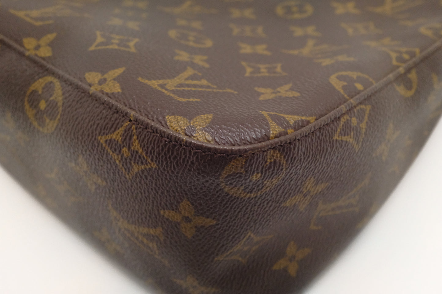 Louis Vuitton Looping MM in Monogram Canvas