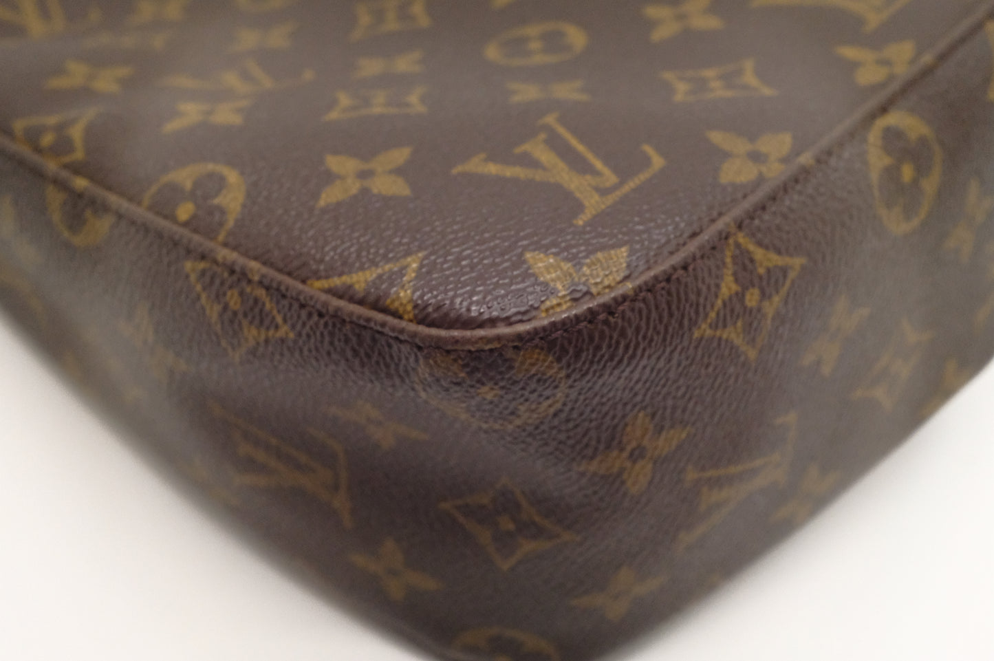 Louis Vuitton Looping MM in Monogram Canvas
