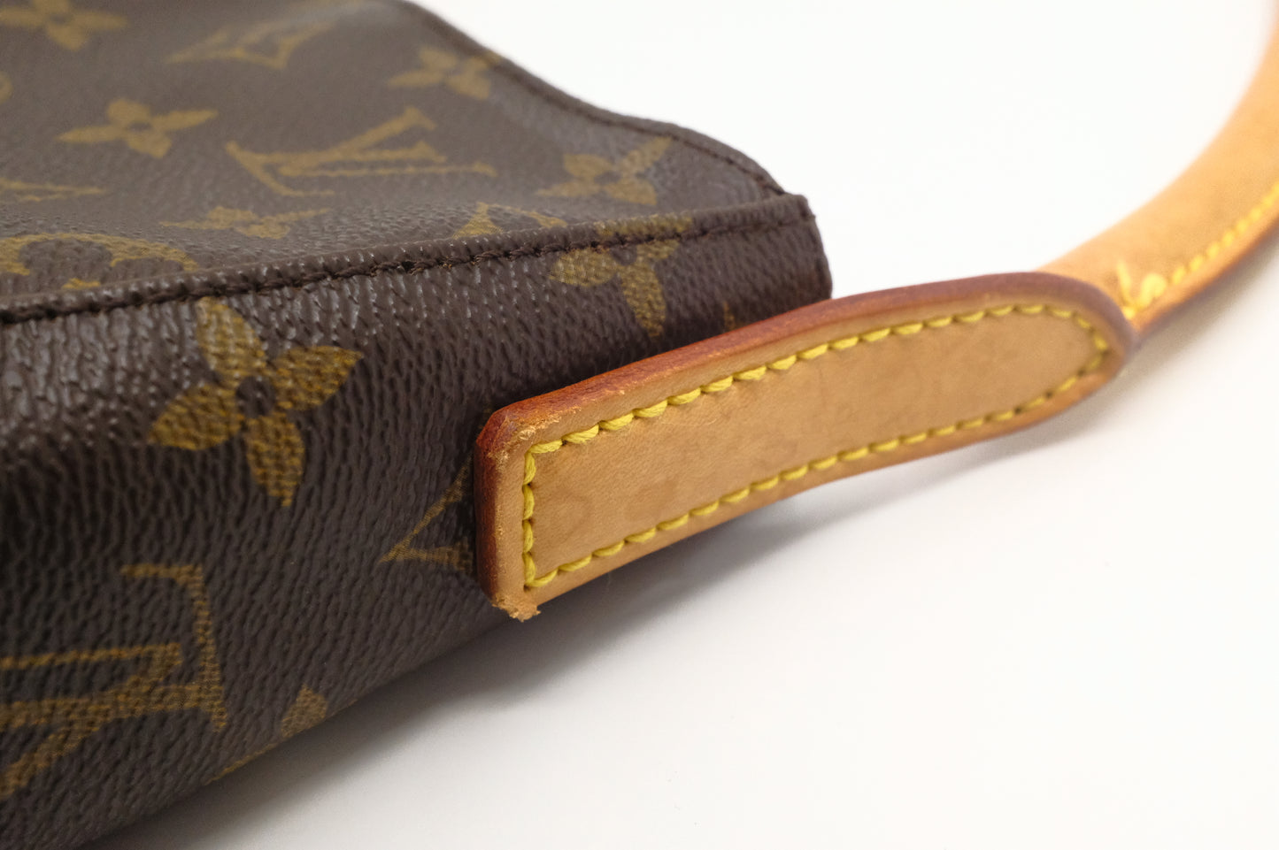 Louis Vuitton Looping MM in Monogram Canvas