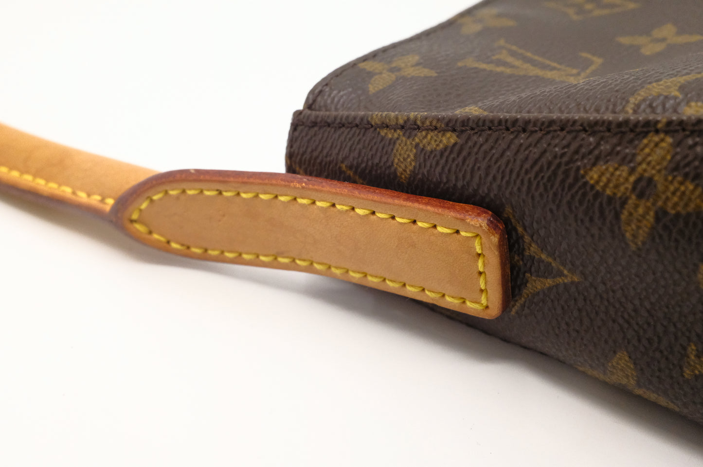 Louis Vuitton Looping MM in Monogram Canvas