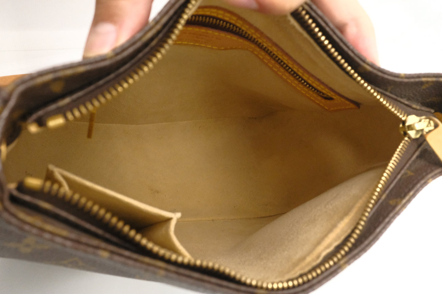 Louis Vuitton Looping MM in Monogram Canvas