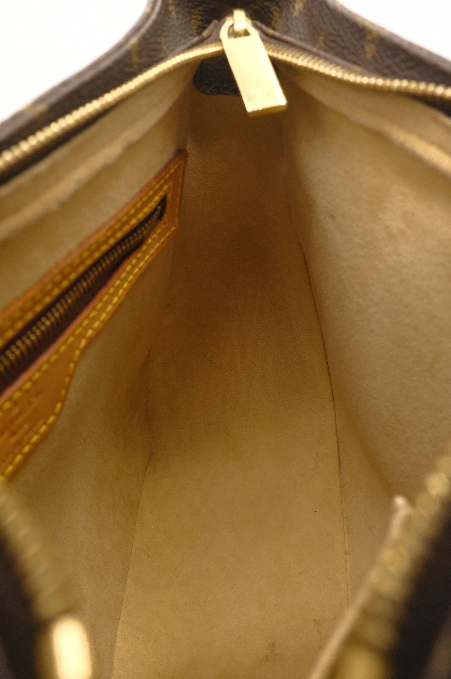 Louis Vuitton Looping MM in Monogram Canvas