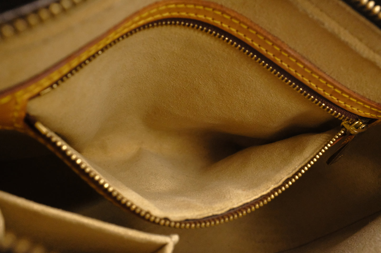 Louis Vuitton Looping MM in Monogram Canvas