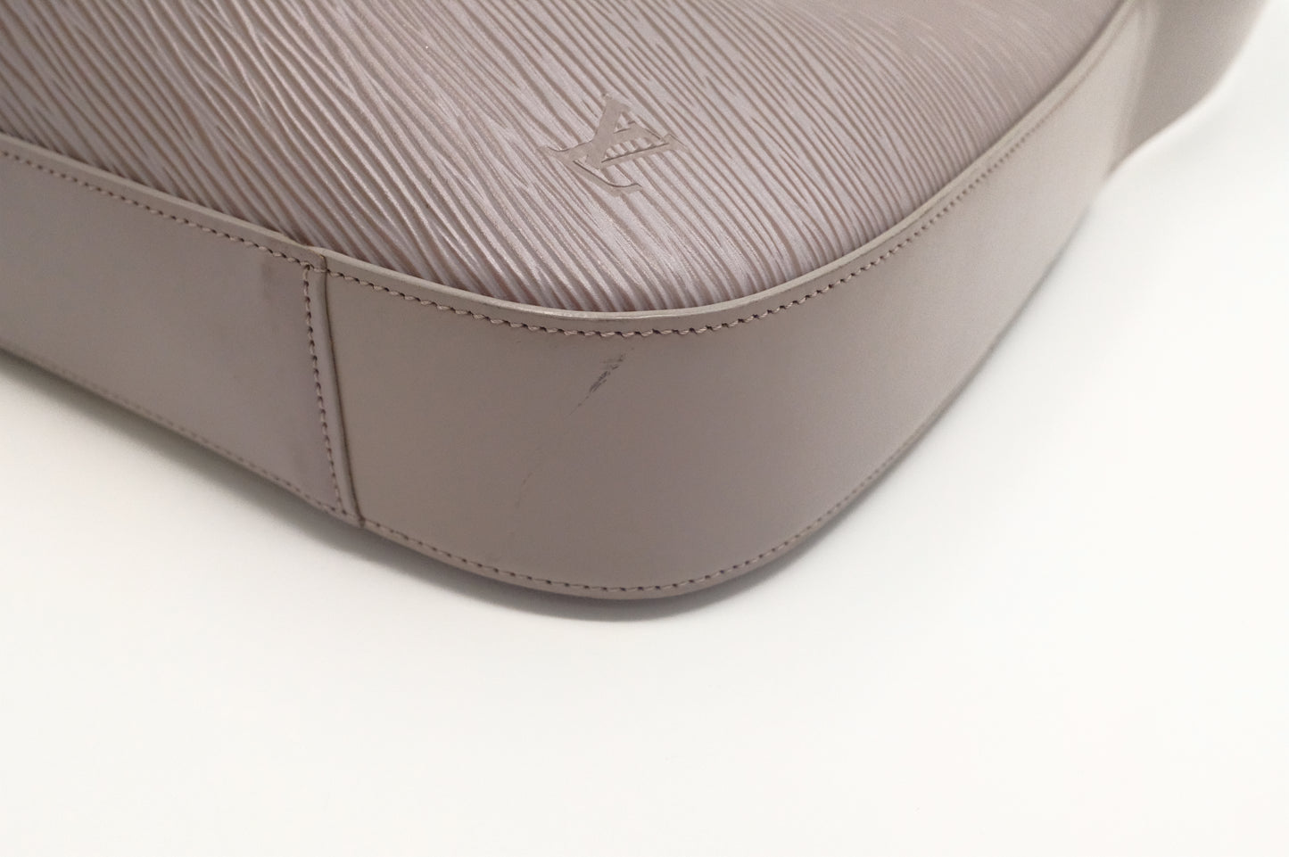 Louis Vuitton Reverie in Lilac Epi Leather