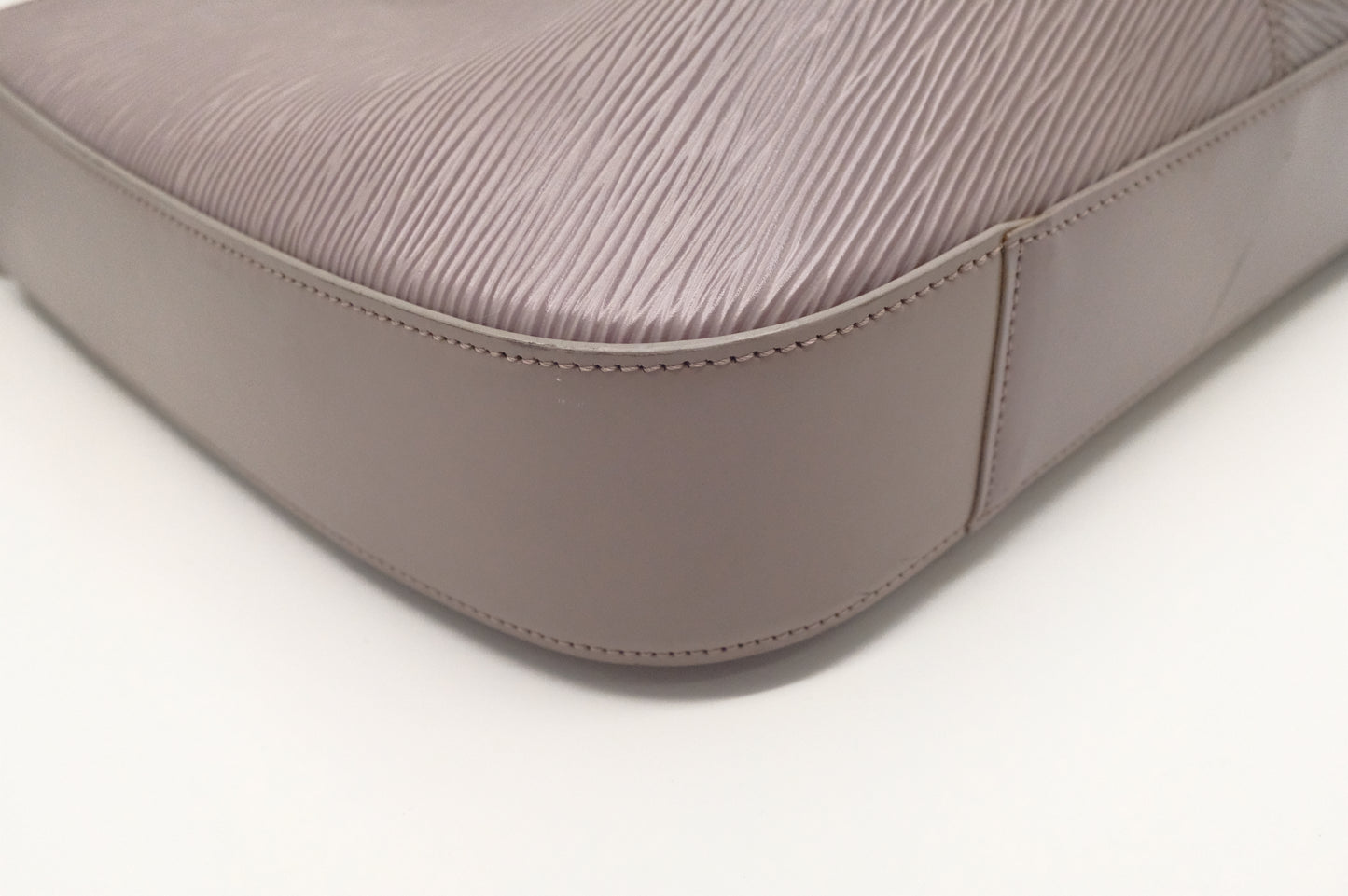 Louis Vuitton Reverie in Lilac Epi Leather