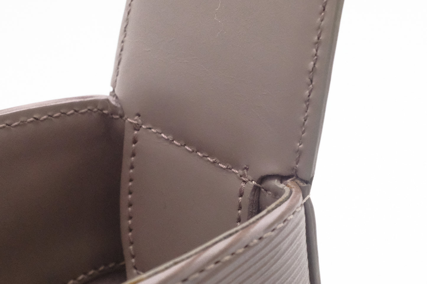 Louis Vuitton Reverie in Lilac Epi Leather
