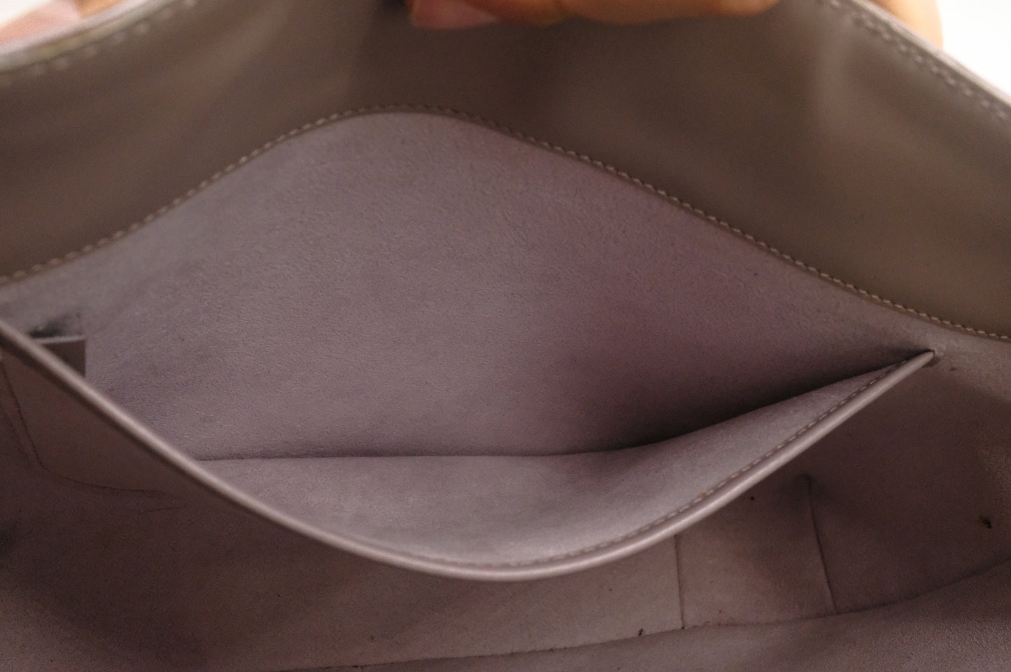 Louis Vuitton Reverie in Lilac Epi Leather