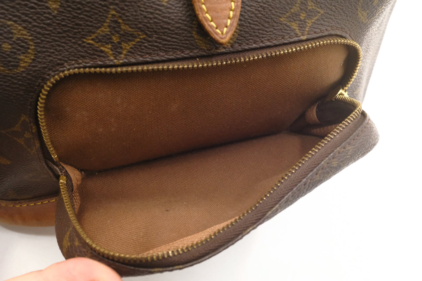 Louis Vuitton Montsouris MM in Monogram Canvas