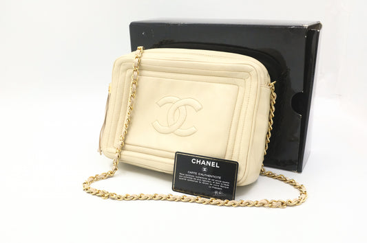 Chanel Chain Shoulder Bag in Beige Leather