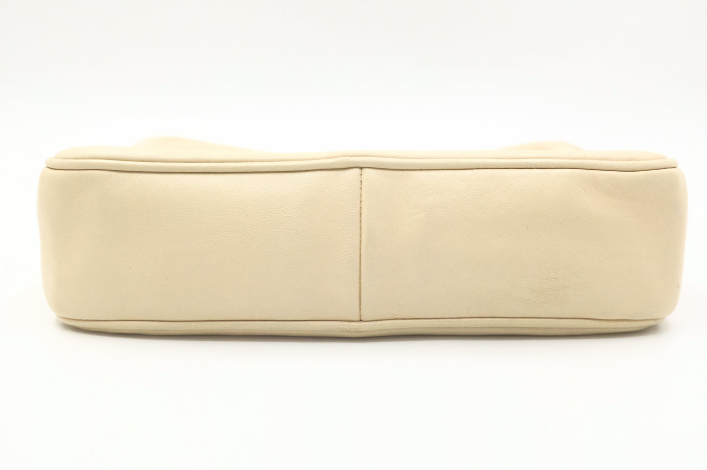 Chanel Chain Shoulder Bag in Beige Leather