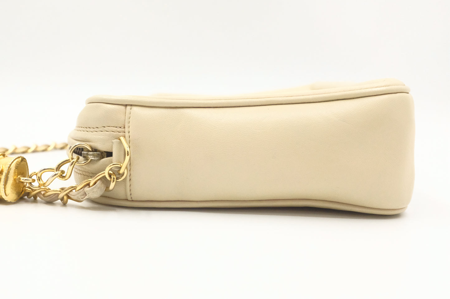Chanel Chain Shoulder Bag in Beige Leather
