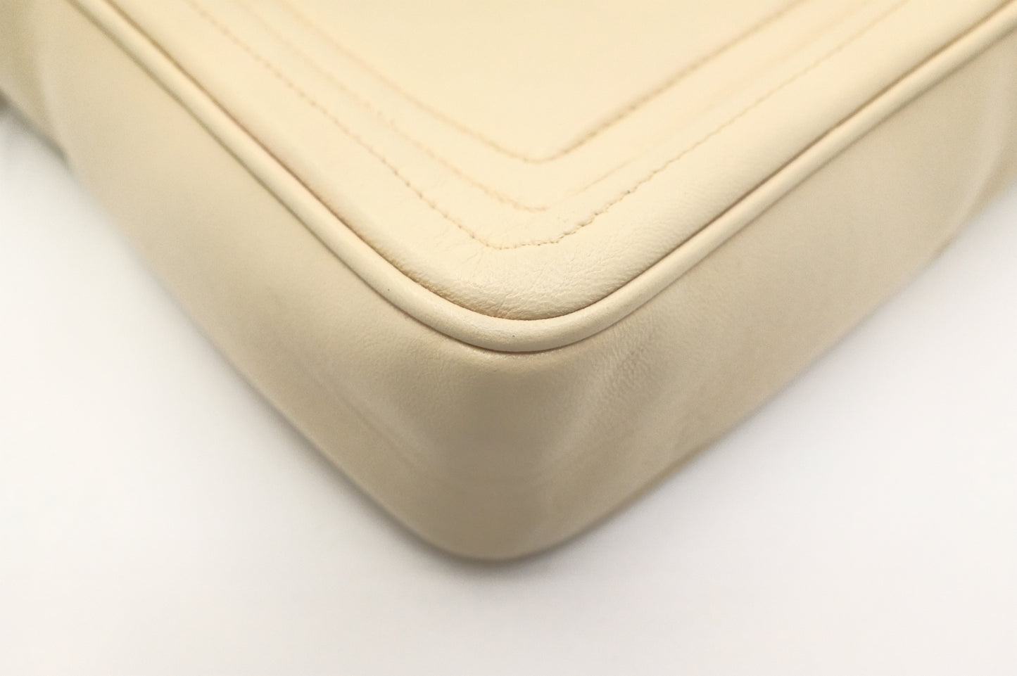 Chanel Chain Shoulder Bag in Beige Leather