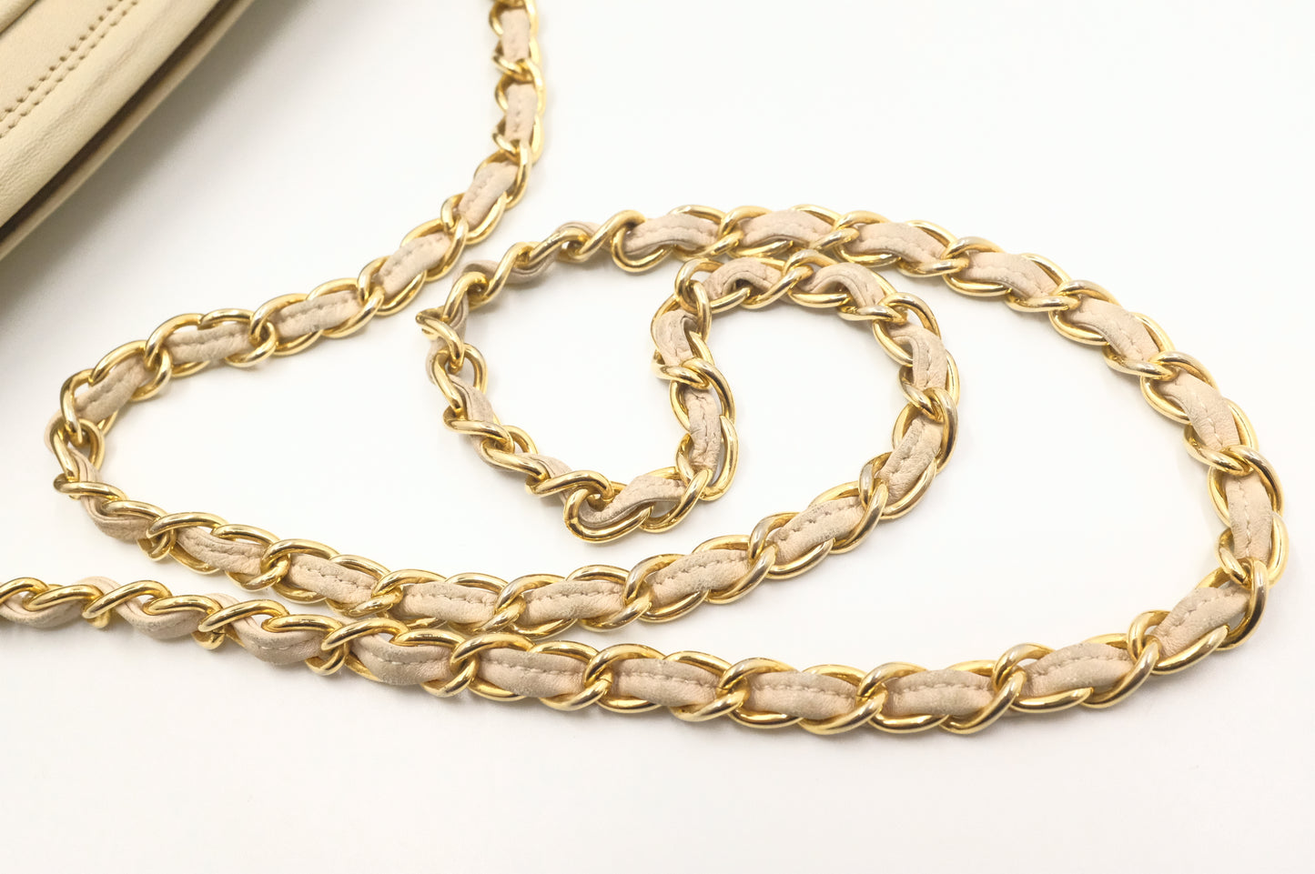 Chanel Chain Shoulder Bag in Beige Leather