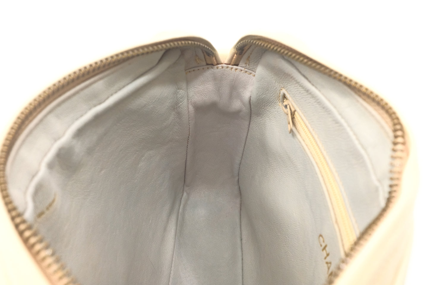 Chanel Chain Shoulder Bag in Beige Leather