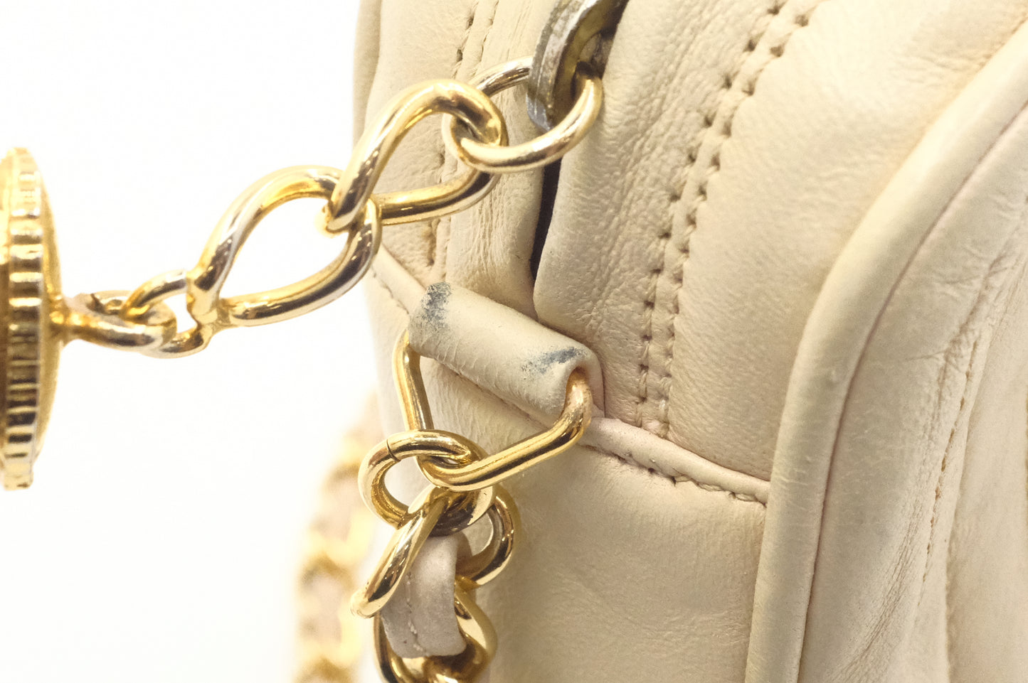 Chanel Chain Shoulder Bag in Beige Leather