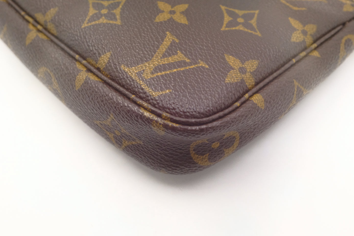 Louis Vuitton Pochette Accessoires in Monogram Canvas