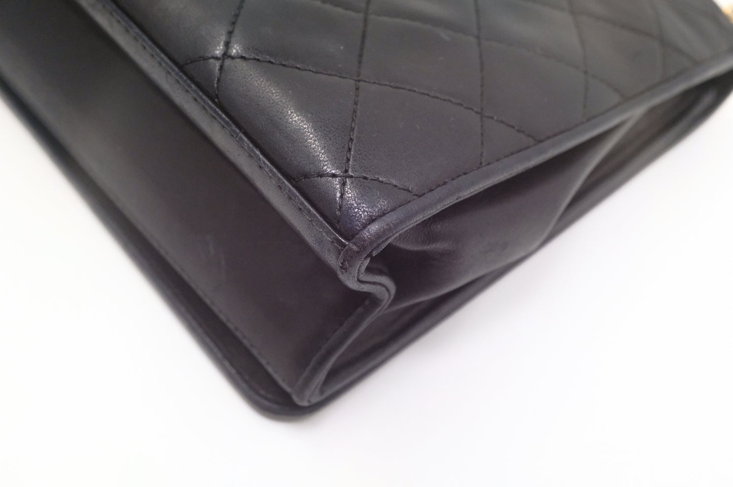 Chanel Shoulder Bag in Black Matelasse Lambskin Leather