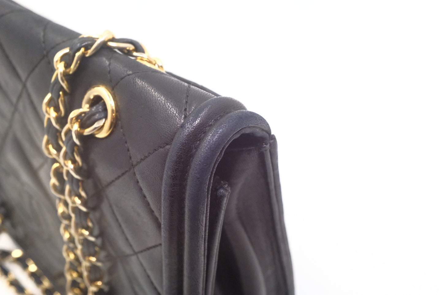 Chanel Shoulder Bag in Black Matelasse Lambskin Leather