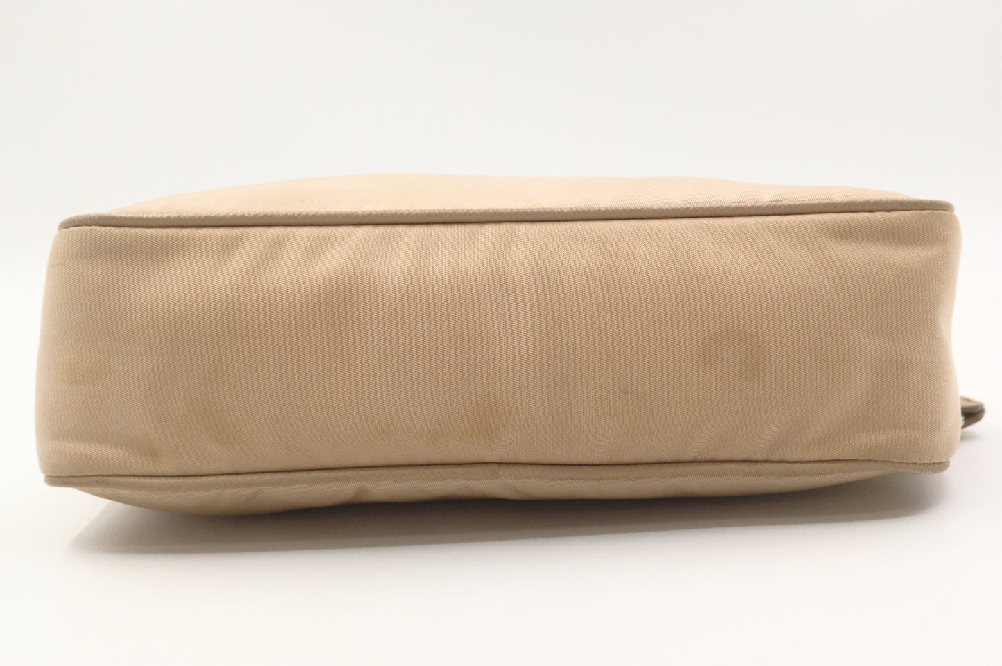 Prada Re-Edition 2005 in Beige Nylon