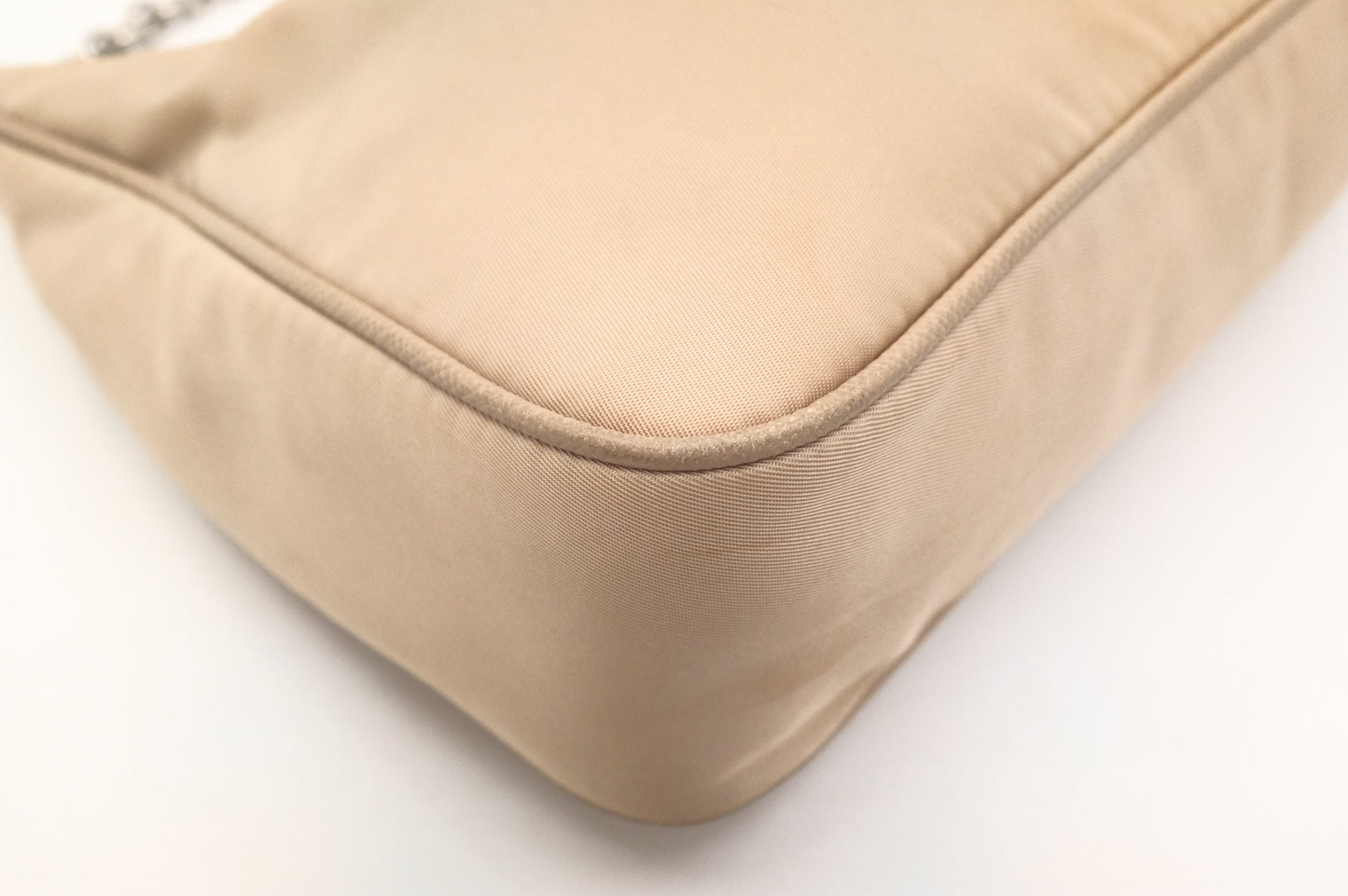 Prada Re-Edition 2005 in Beige Nylon