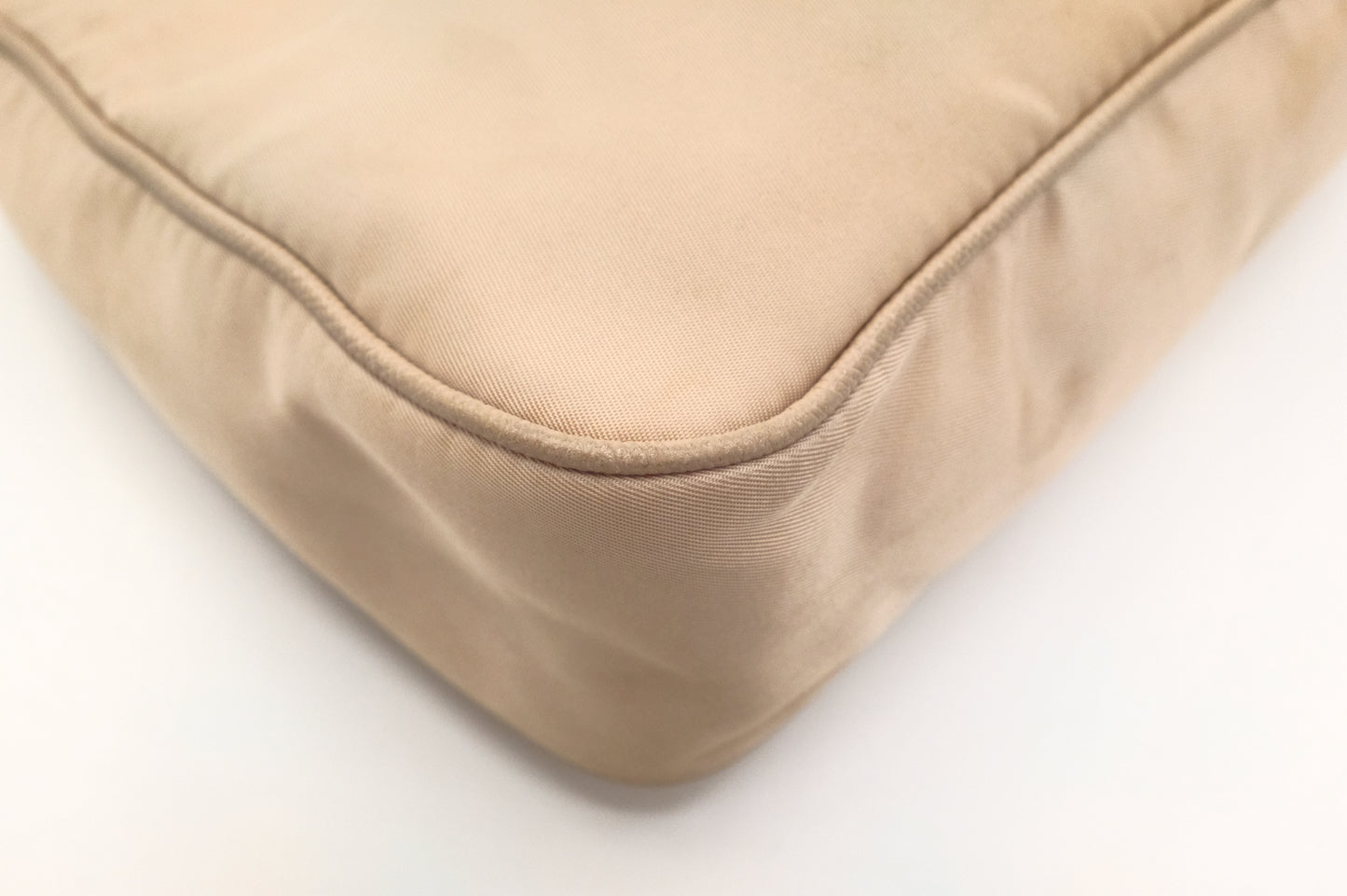 Prada Re-Edition 2005 in Beige Nylon