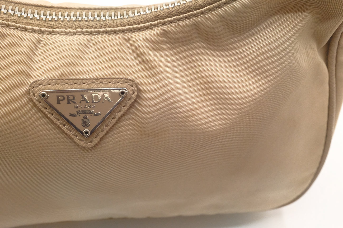 Prada Re-Edition 2005 in Beige Nylon