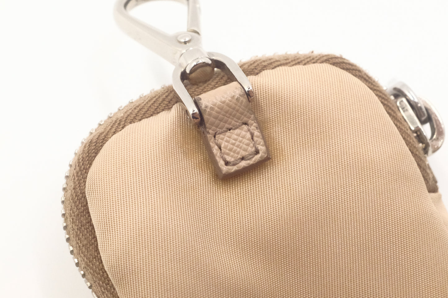 Prada Re-Edition 2005 in Beige Nylon