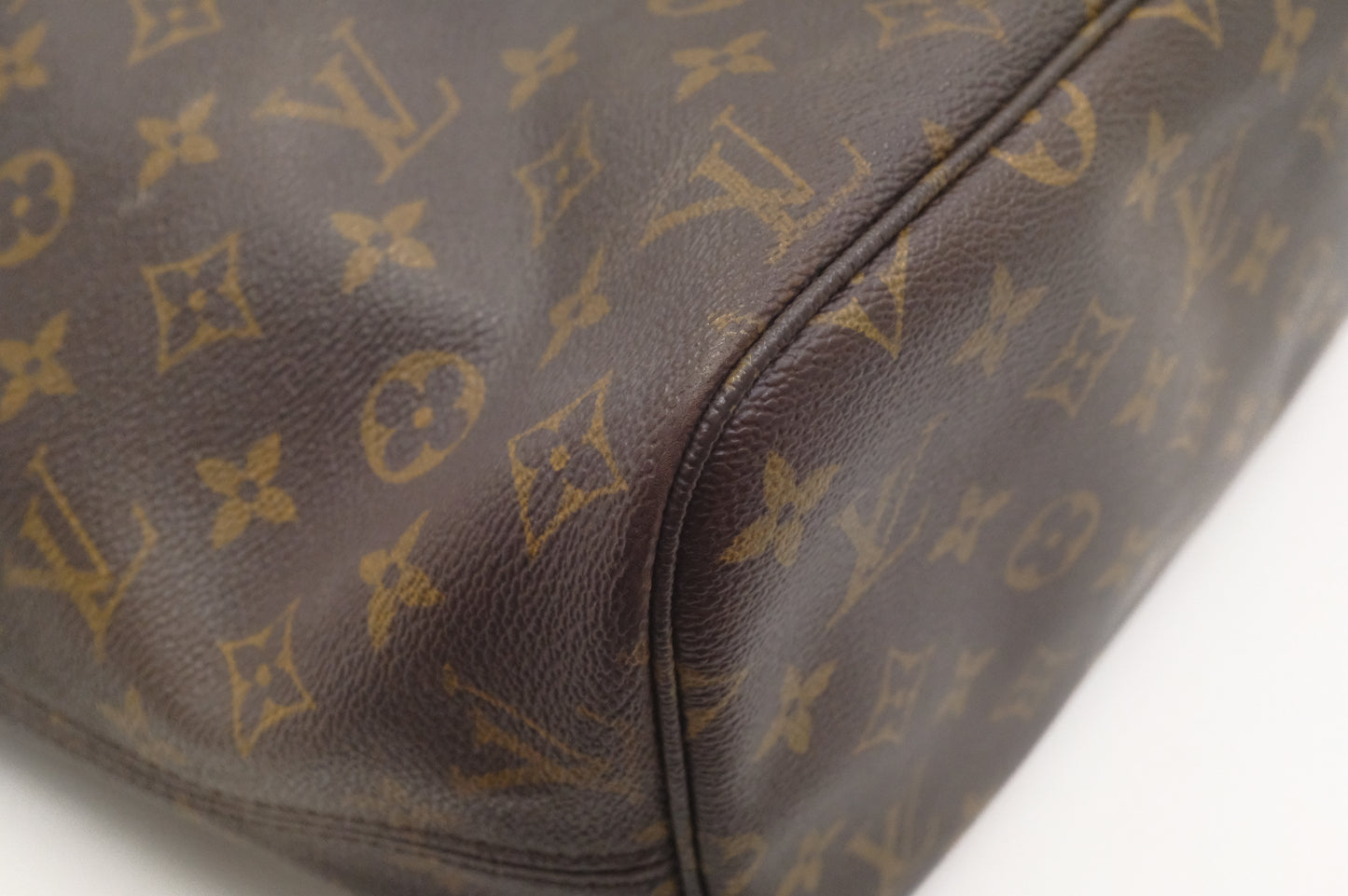 Louis Vuitton Neverfull MM in Monogram Canvas