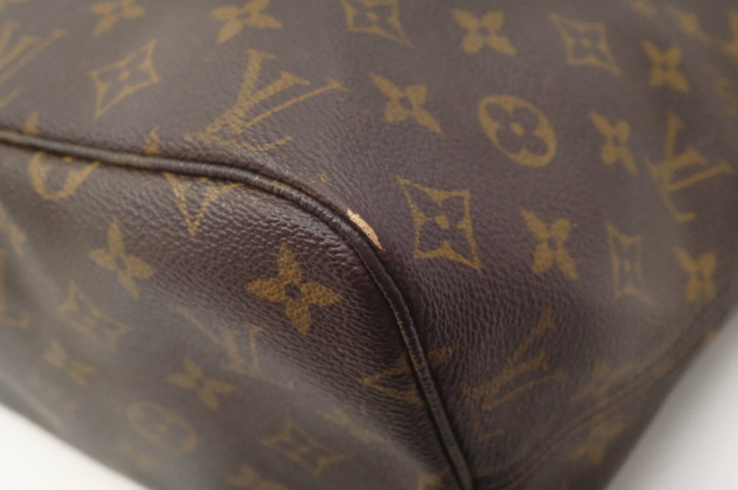 Louis Vuitton Neverfull MM in Monogram Canvas