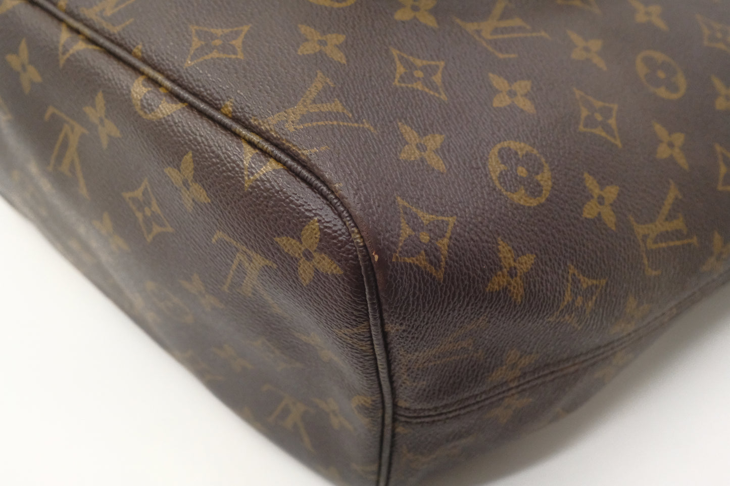 Louis Vuitton Neverfull MM in Monogram Canvas