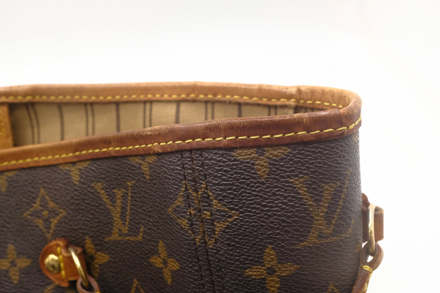 Louis Vuitton Neverfull MM in Monogram Canvas