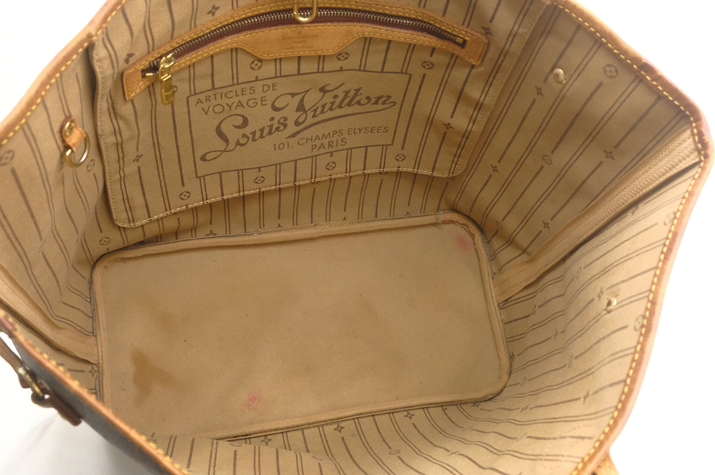 Louis Vuitton Neverfull MM in Monogram Canvas