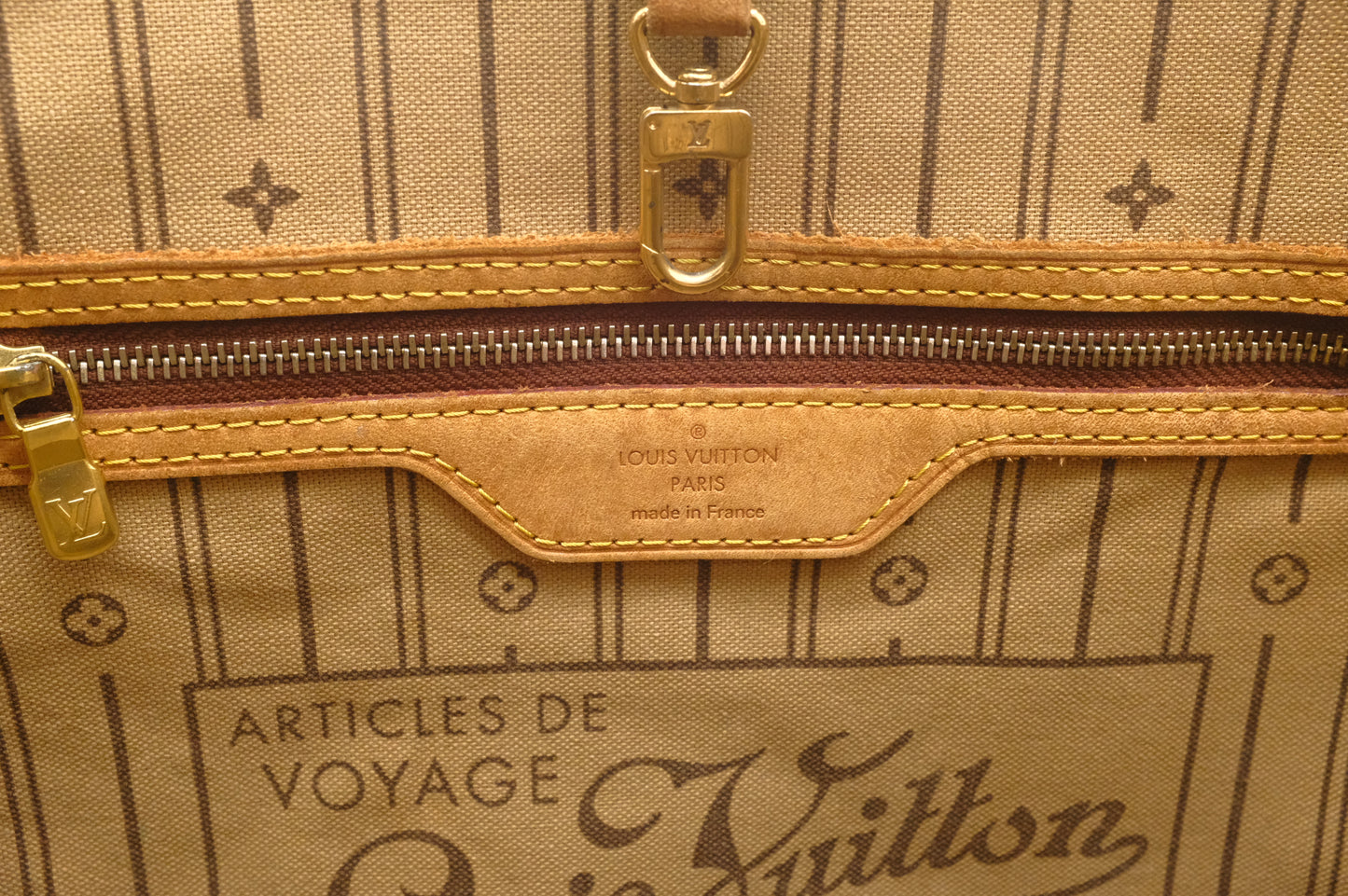 Louis Vuitton Neverfull MM in Monogram Canvas