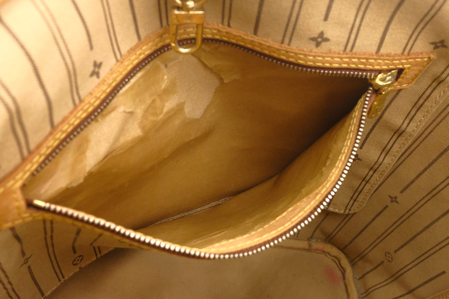 Louis Vuitton Neverfull MM in Monogram Canvas
