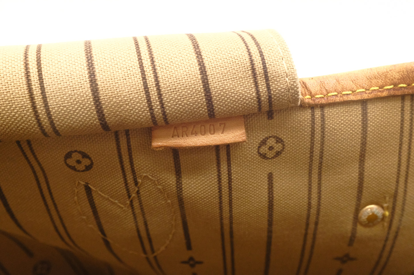 Louis Vuitton Neverfull MM in Monogram Canvas