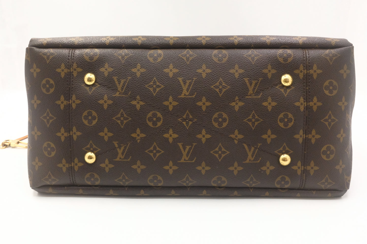 Louis Vuitton Artsy MM in Monogram Canvas