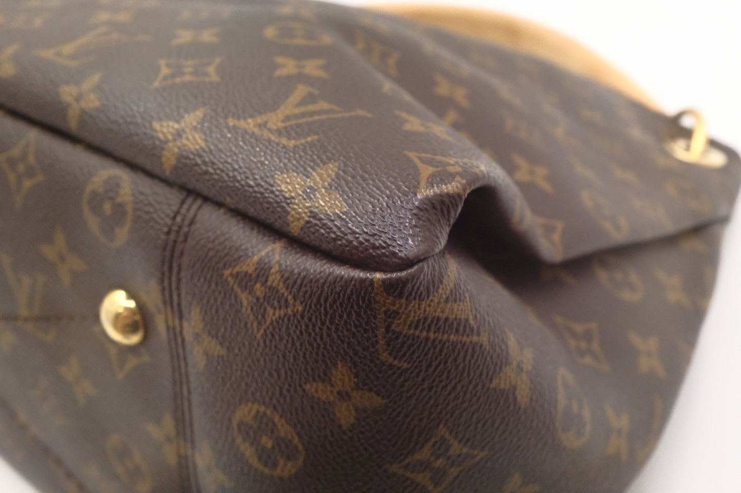 Louis Vuitton Artsy MM in Monogram Canvas